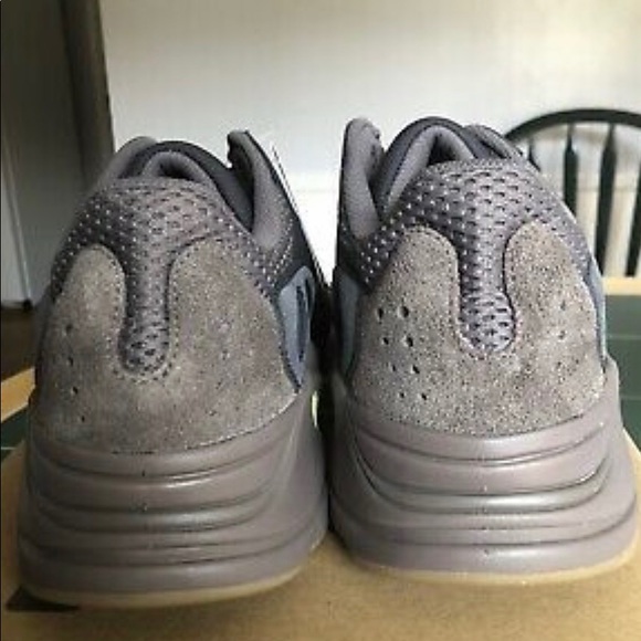 Yeezy boost 700 - Picture 3 of 4